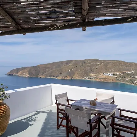 Uranos Hotel *