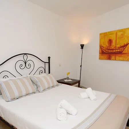 Uranos Ξενοδοχείο *